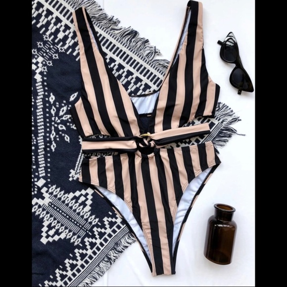 ❌❌SOLD SOLD❌❌sexy striped cutout ring linked - Picture 2 of 6